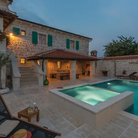 Villa Kata In Selina