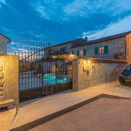 Villa Kata In Selina