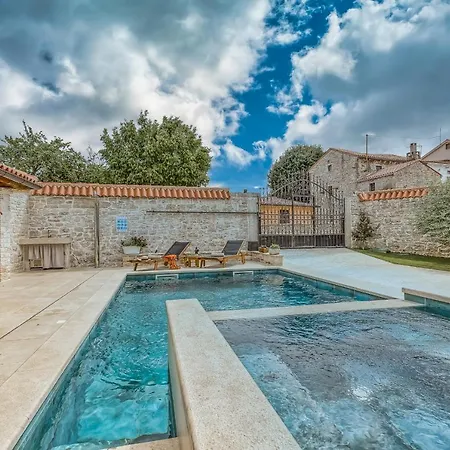 Kata In Selina Villa